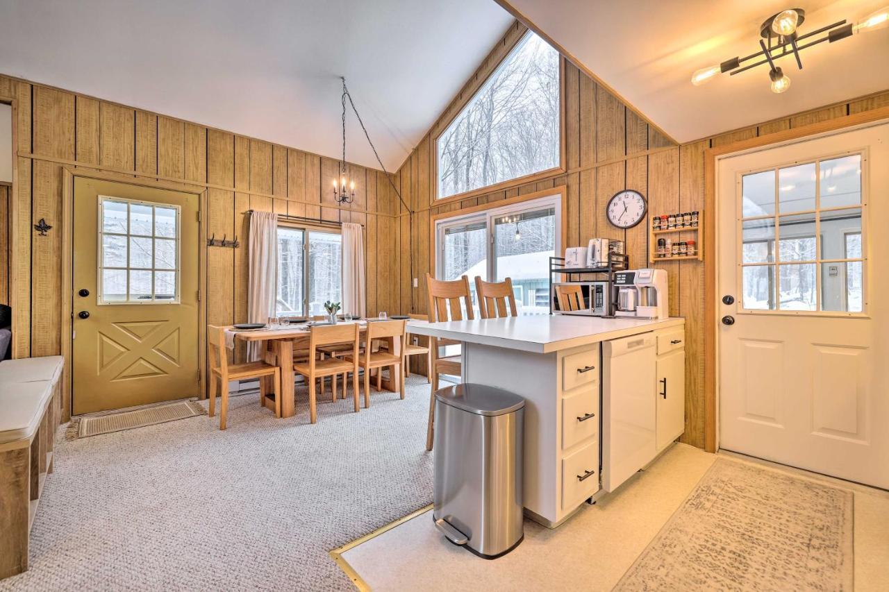 Poconos Getaway With Fire Pit 1 Block To Lake!