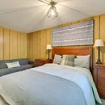 Poconos Getaway With Fire Pit 1 Block To Lake!