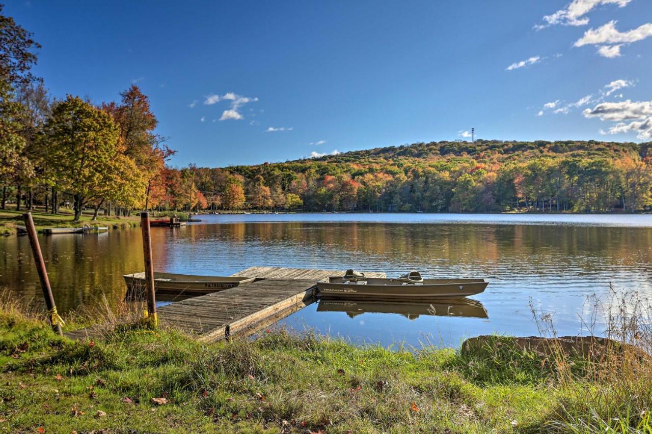 Poconos Getaway With Fire Pit 1 Block To Lake! Holiday home