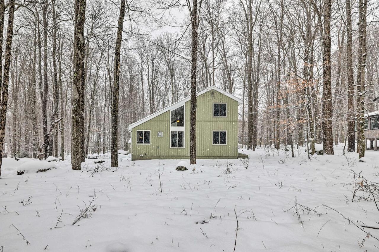 Poconos Getaway With Fire Pit 1 Block To Lake! Pocono Lake