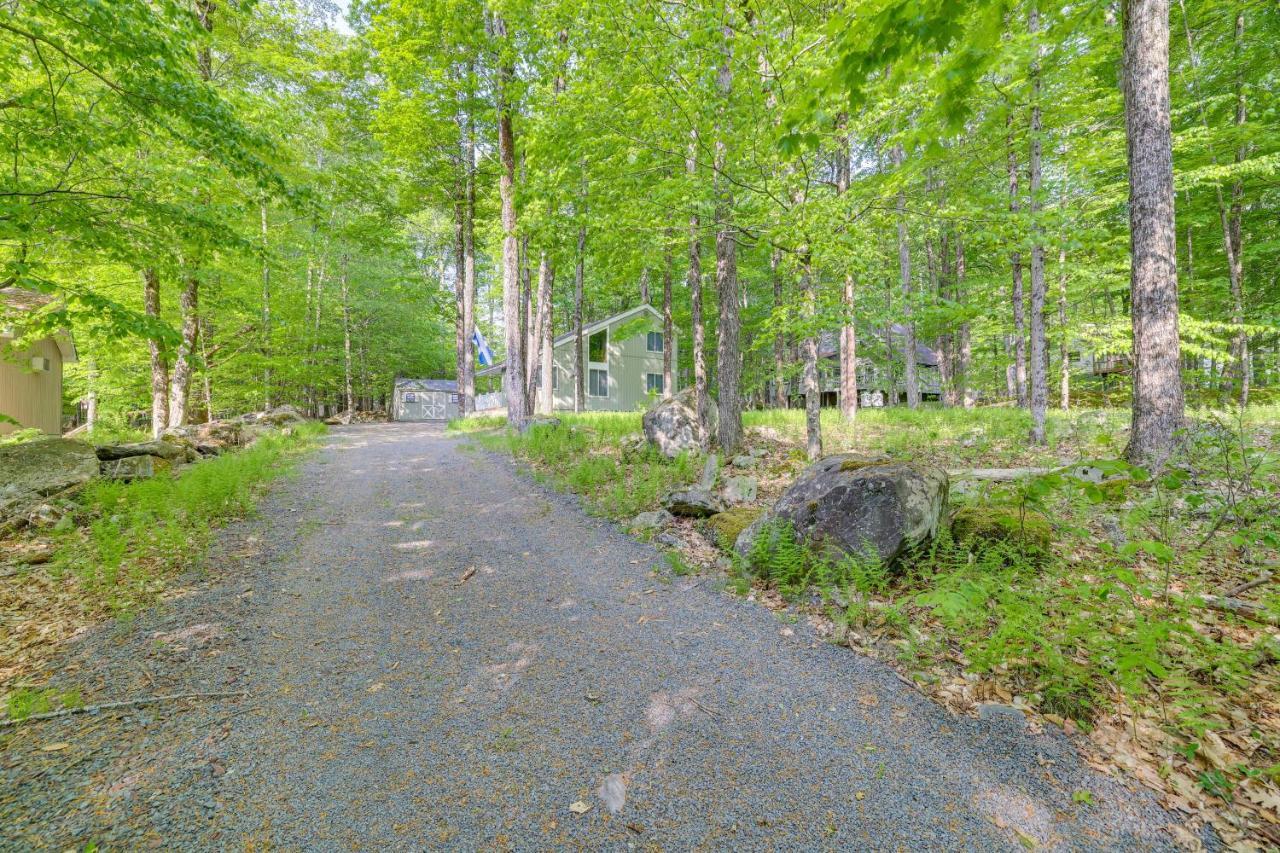 Poconos Getaway With Fire Pit 1 Block To Lake! * Pocono Lake